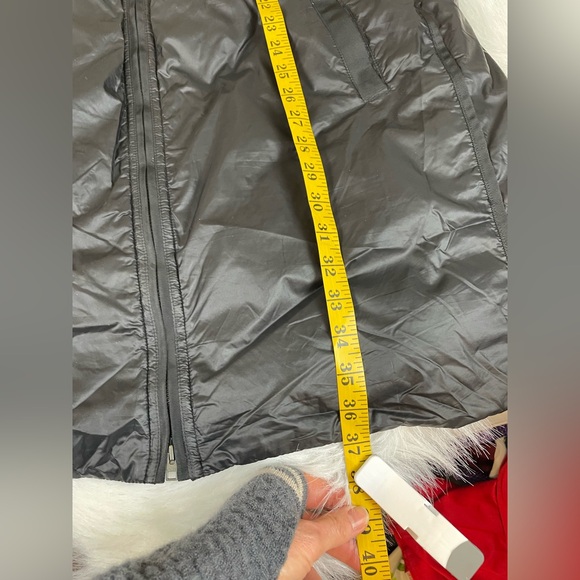 Athleta Mountain Summit Primaloft Women's Black Lightweight Parka - Picture 9 of 15